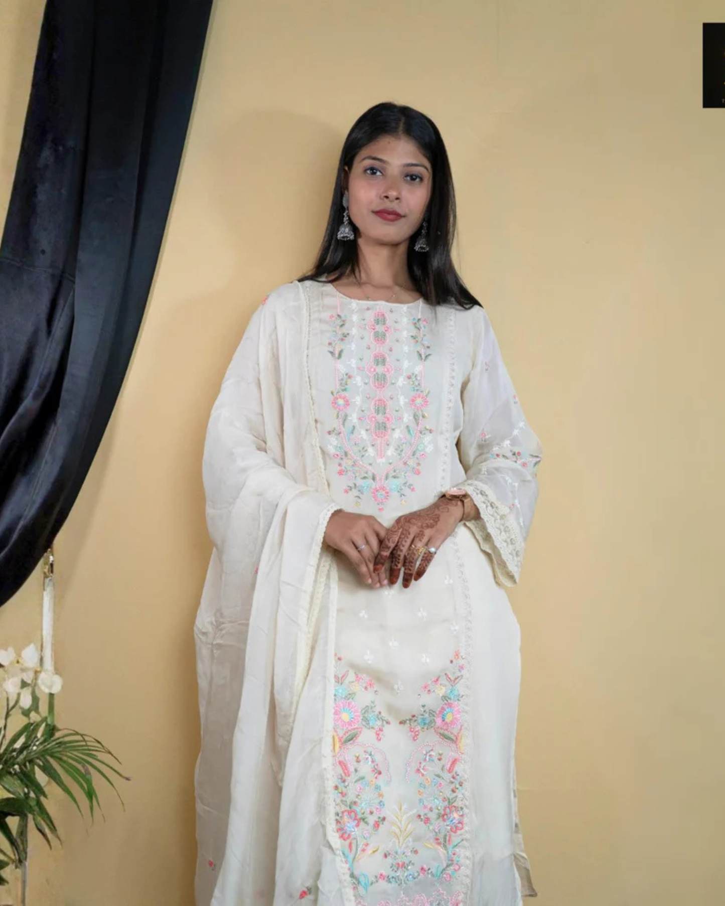 Off White Pure Muls cotton Thread Work Set