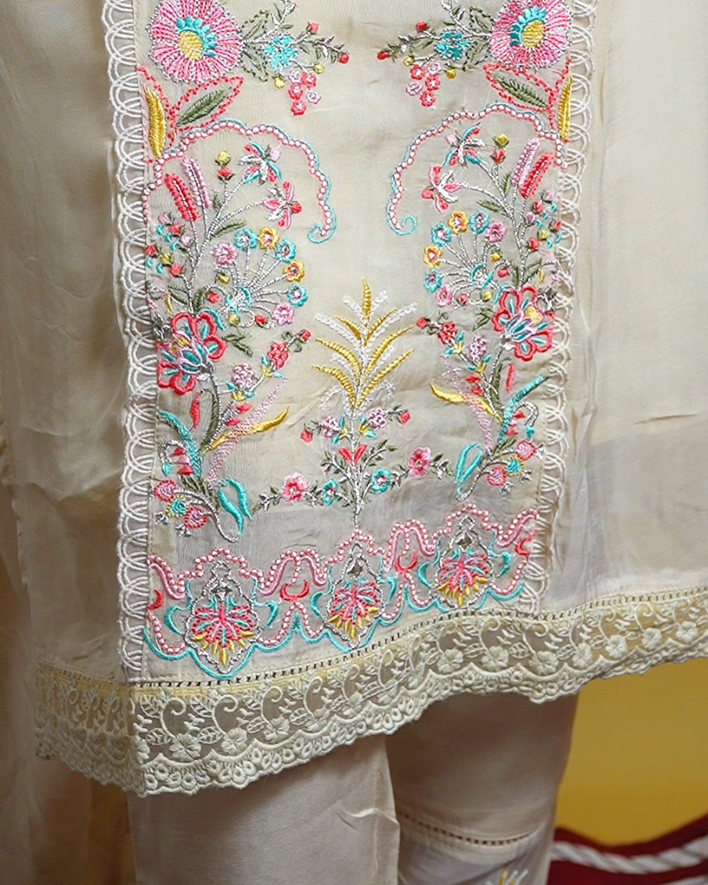 Off White Pure Muls cotton Thread Work Set