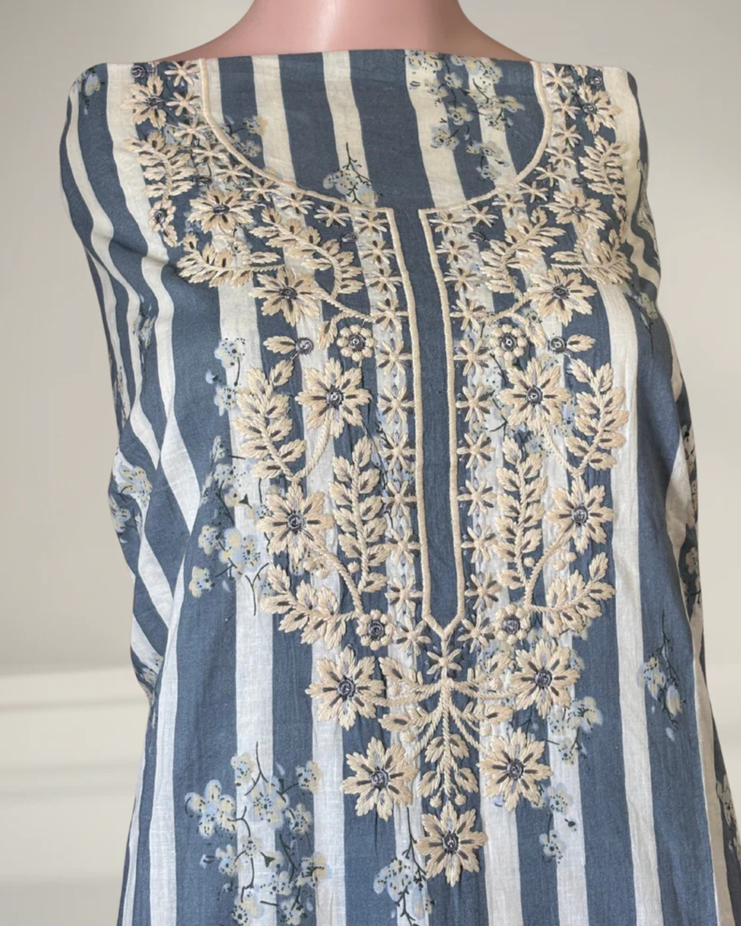 Gray Printed Suit Set with Thread Embroidery