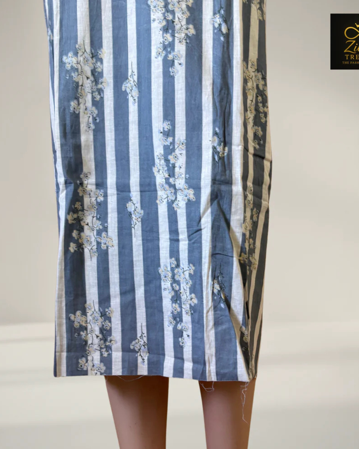 Gray Printed Suit Set with Thread Embroidery